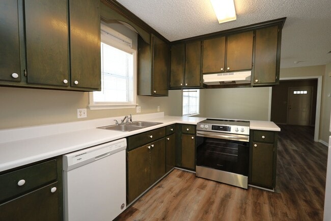 Building Photo - 4226 Roxbury Dr