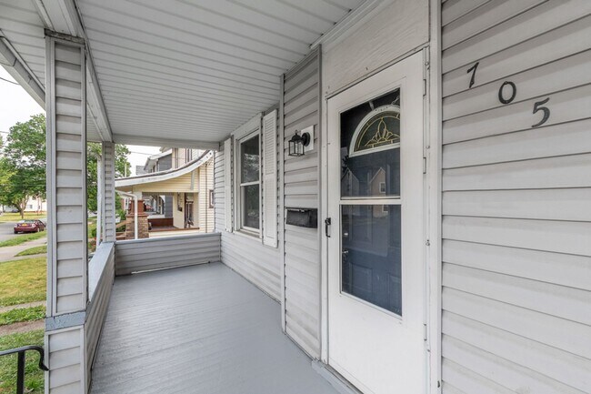 Building Photo - 705 Smith Ave SW