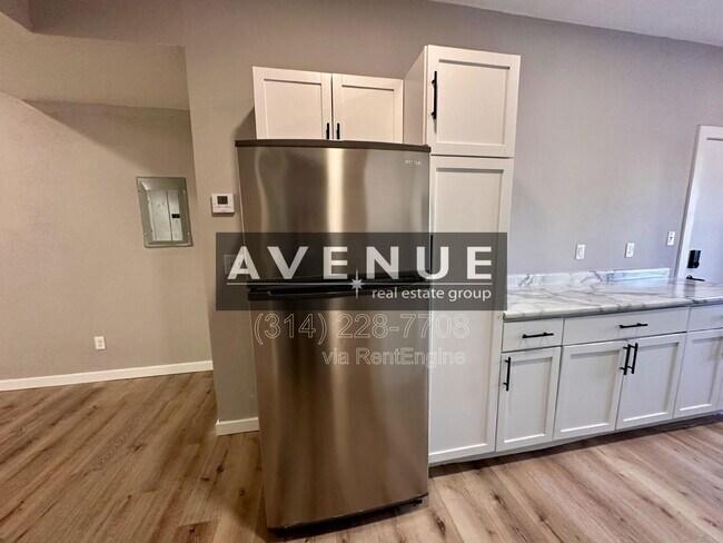 Building Photo - 5931 Maple Ave