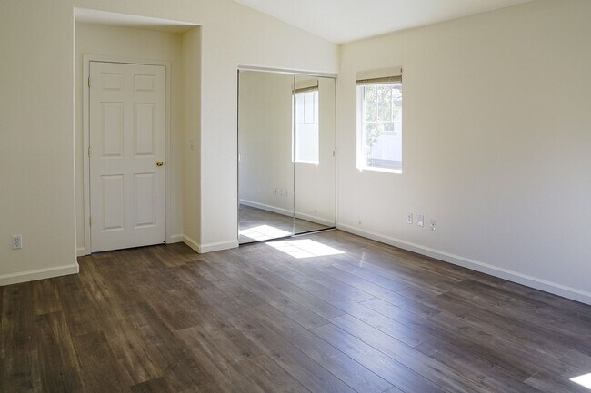 Building Photo - Beautiful and Spacious Home with Three Bedrooms Amazing Loft & Bonus Room!