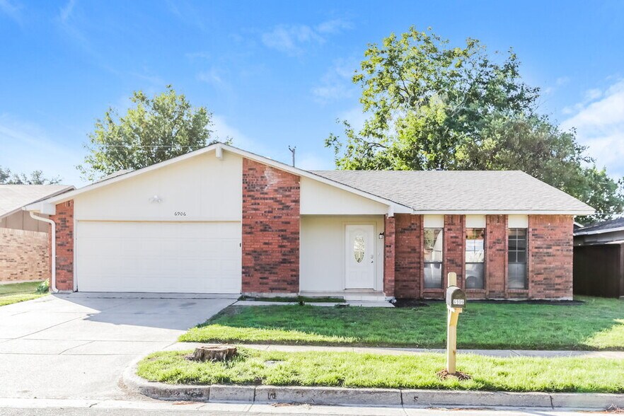 Primary Photo - 6906 Forestview Dr