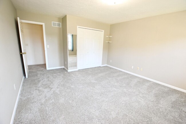 Building Photo - Large executive home in Granger IN
