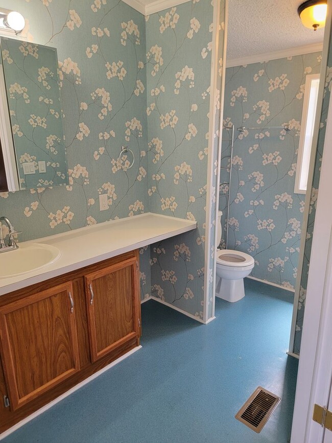 Building Photo - Bright 3-Bed, 2-Bath Home with Yard in 55+...