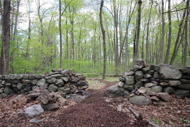 Building Photo - 792 Smith Ridge Rd