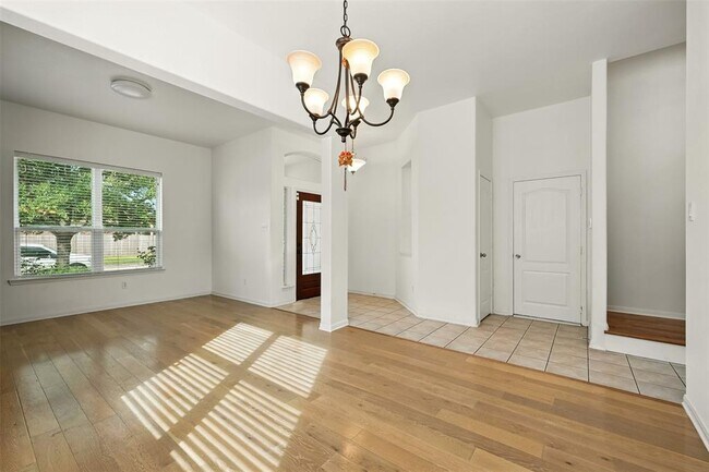 Building Photo - 9219 Gilbert Hollow Dr