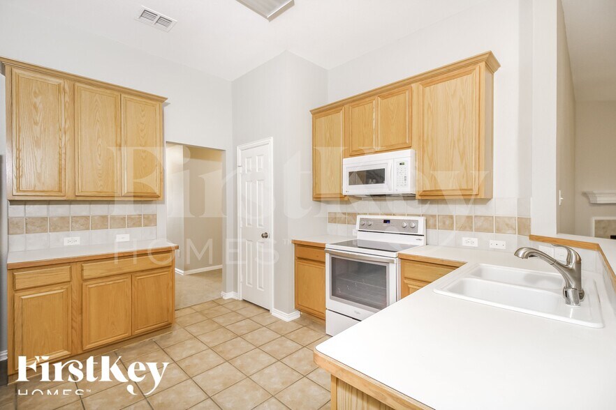 Building Photo - 8 Willowstone Ct