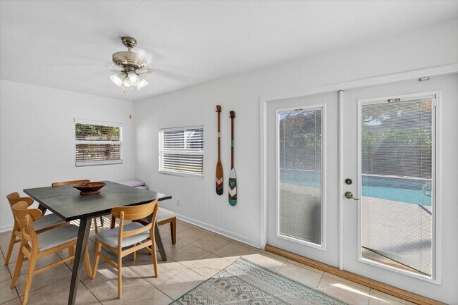 Building Photo - 110 NE 30th St