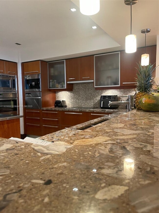Building Photo - 1331 Brickell Bay Dr