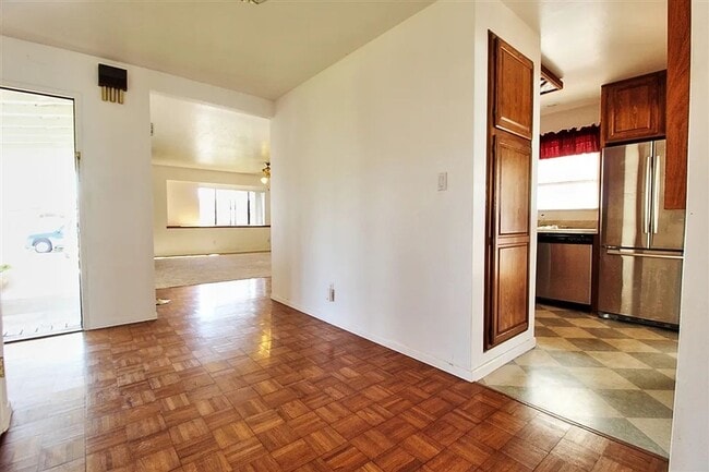 Building Photo - 3BD/2BA HOME AVAILABLE IN NORTH CLAIREMONT ONLY $4,495!
