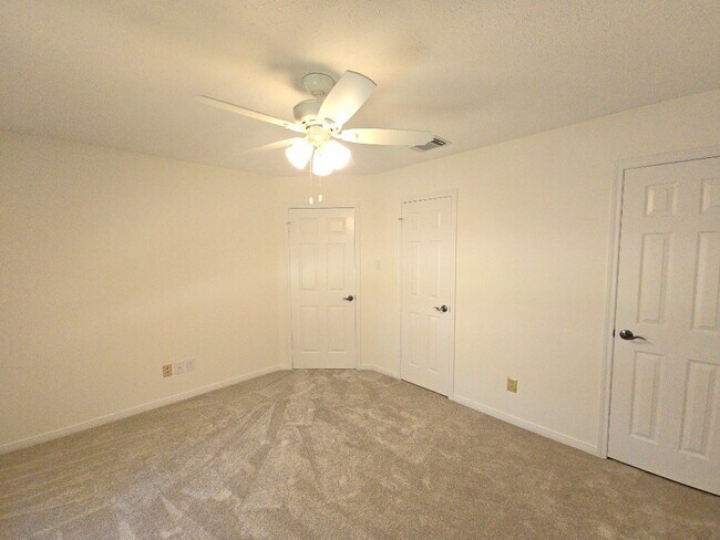 Building Photo - 2502 Fairwind Dr