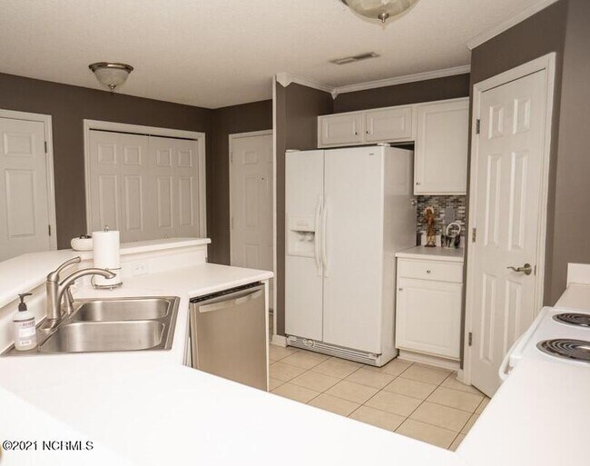 Building Photo - 5002 Hunters Trail