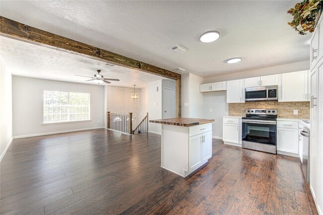 Building Photo - 236 E Castle Harbour Dr