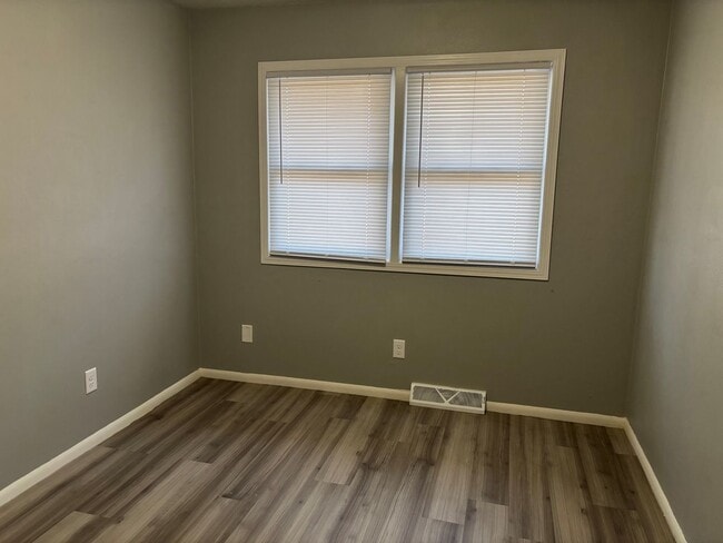 Building Photo - 3 bedroom, 2 bath home in Waterloo