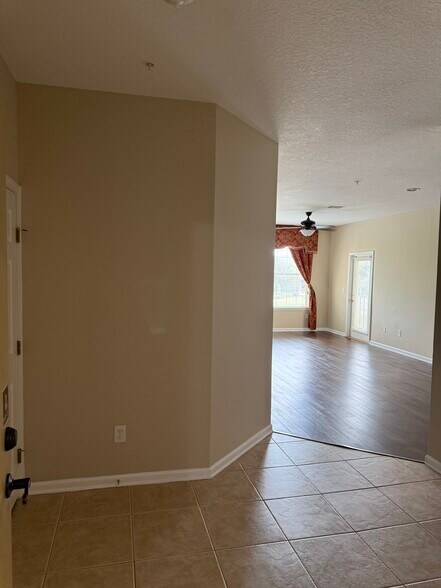 Building Photo - 7801 Point Meadows Dr