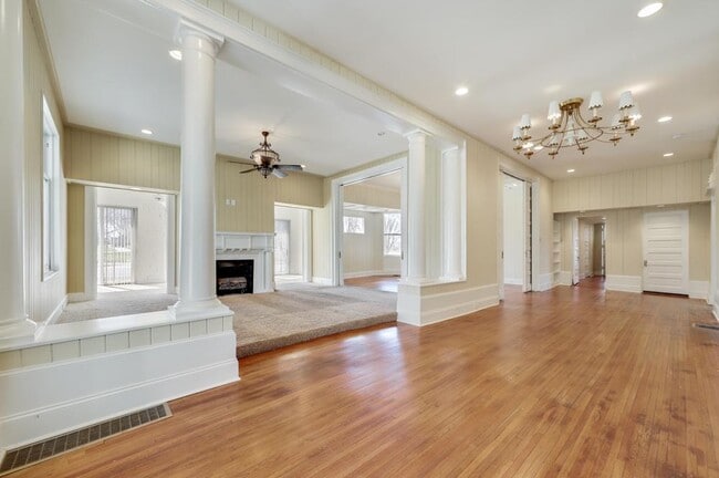 Building Photo - 134 S Hatton