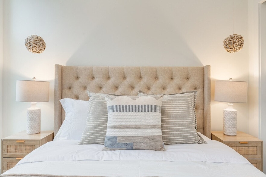 Building Photo - 1431 E Howell St