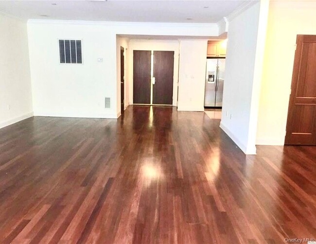 Building Photo - 171 Great Neck Rd