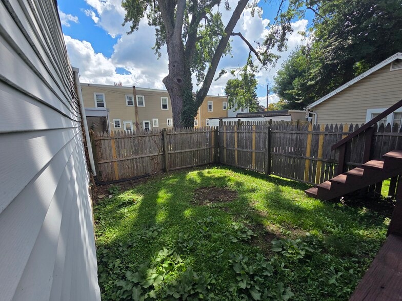 Rear yard - 2450 Mansfield Ave