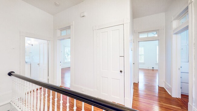 Building Photo - 123 W 41st St