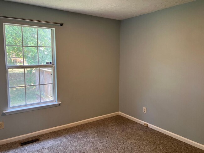 Building Photo - 308 Vernon Traylor Dr