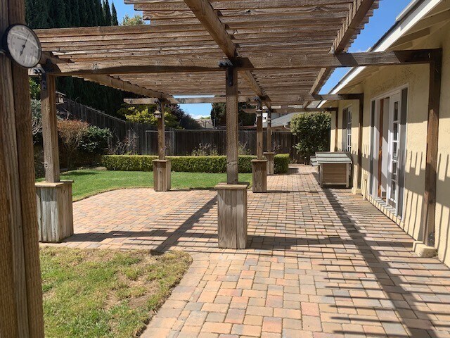 Building Photo - Beautifully Remodeled Evergreen house - hardwood, granite, A/C, stainless - Dogs welcome