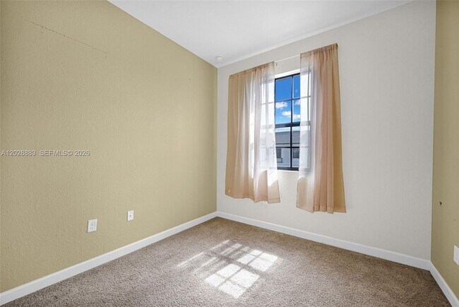 Building Photo - 1130 SW 6th Ct
