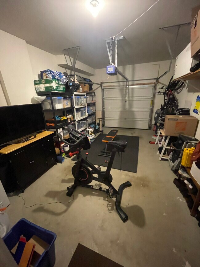 Building Photo - 265 Custer Ave