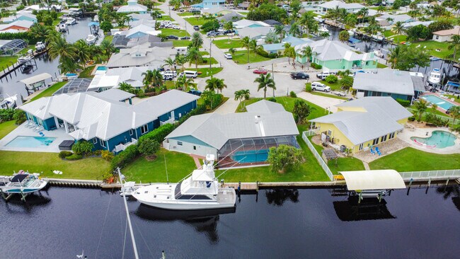 Building Photo - 1360 SW Albatross Way