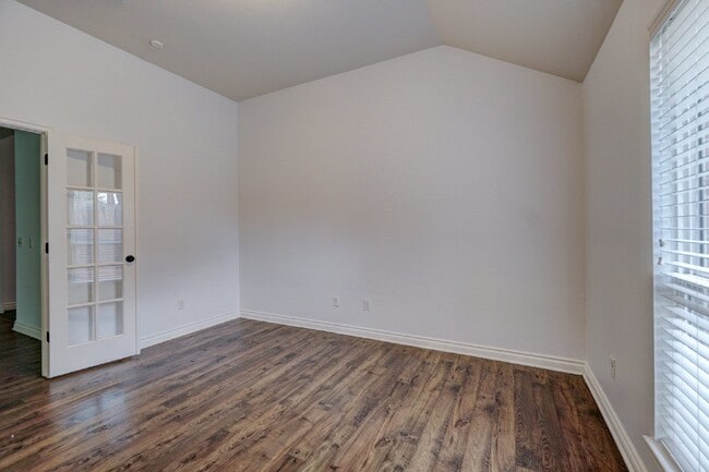 Building Photo - 3900 Sierra Vista Way