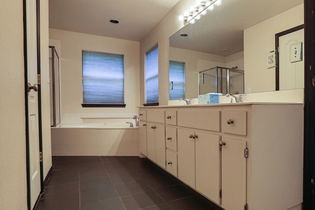Building Photo - Modern 3BR/2BA Home in Jenks School Distri...