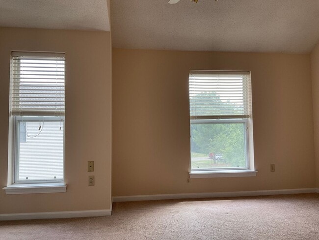 Building Photo - Luxury Townhouse at Camden Pines