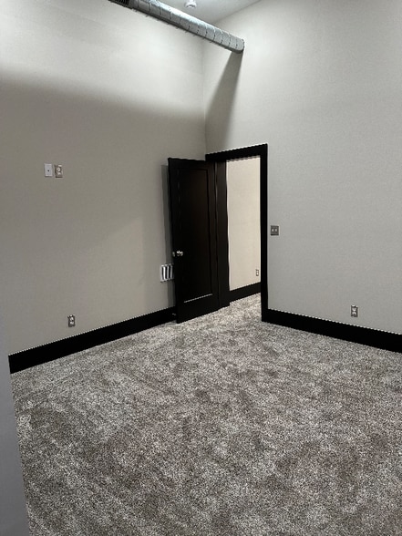 Building Photo - 430-432 Main St