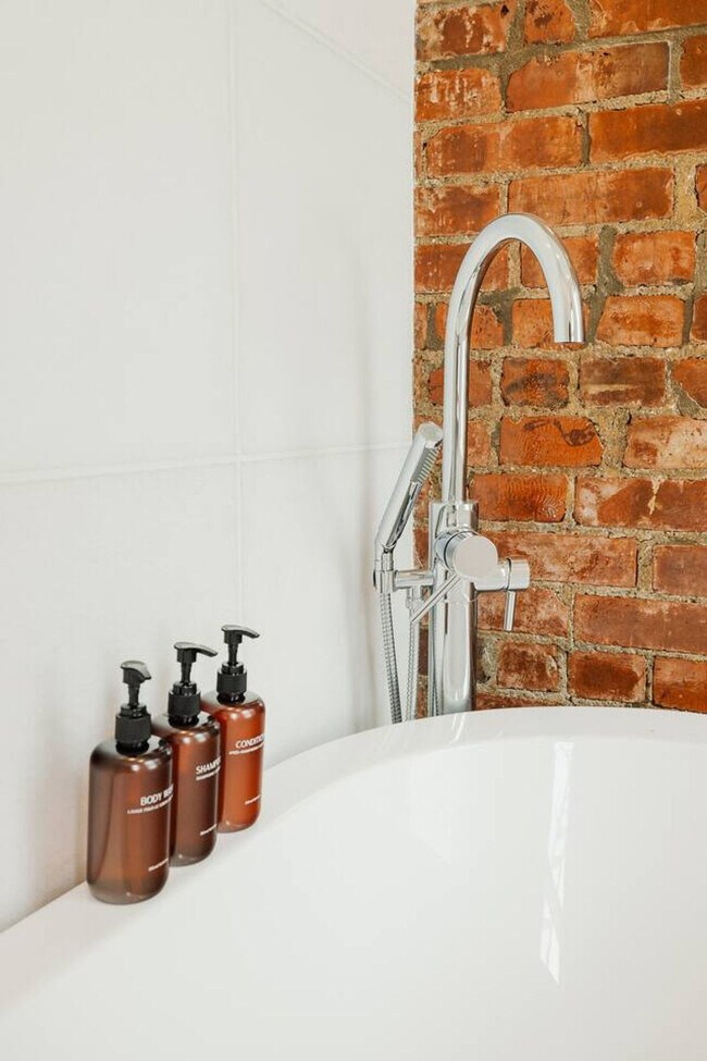 Building Photo - 1201 Jackson St