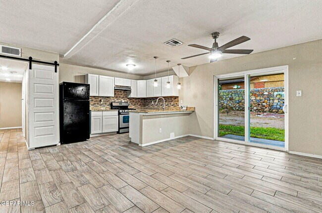 Building Photo - 11524 Meadowbrook Dr
