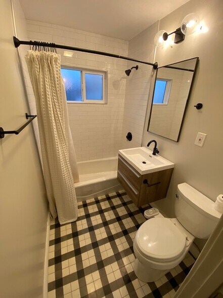 Bathroom - 4161 W 159th St