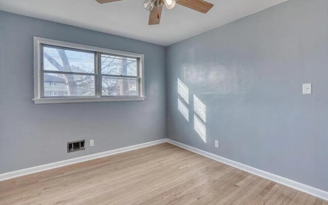 Building Photo - 7233 W Lakefield Dr