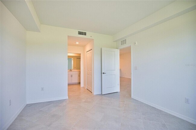 Building Photo - 12280 Wellen Golf St