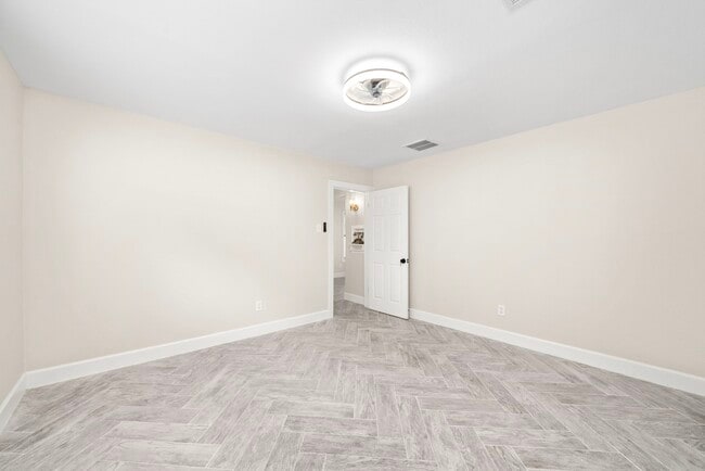 Building Photo - 803 E 29th St