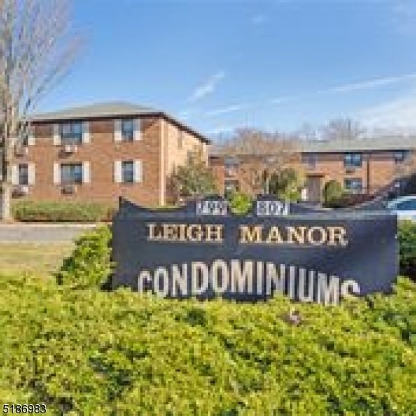 Building Photo - 805 Mountain Ave