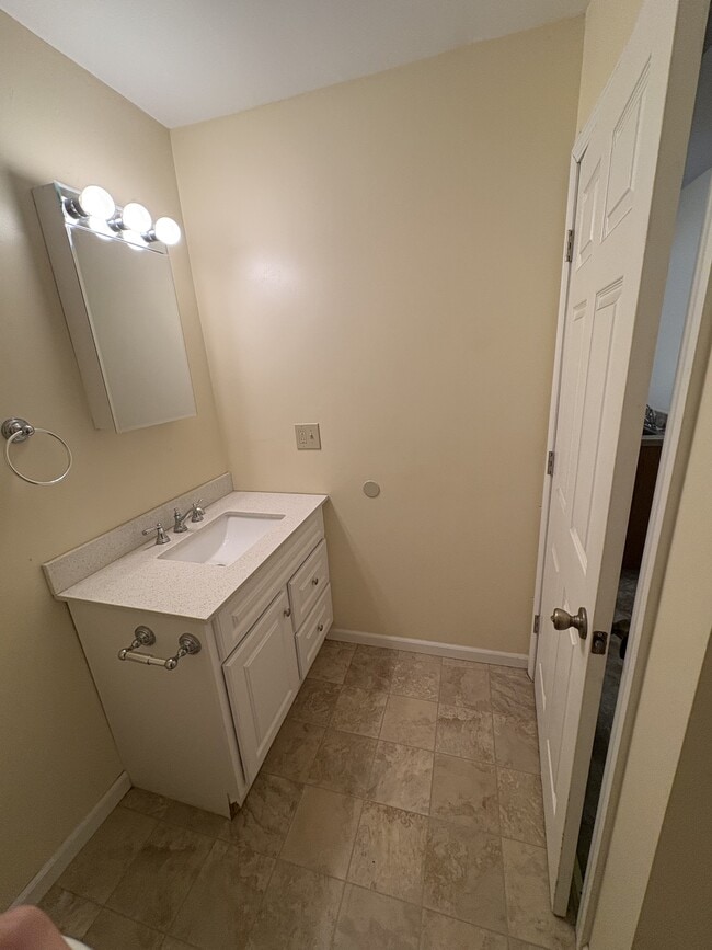 Building Photo - 904 Linden Grove Ave