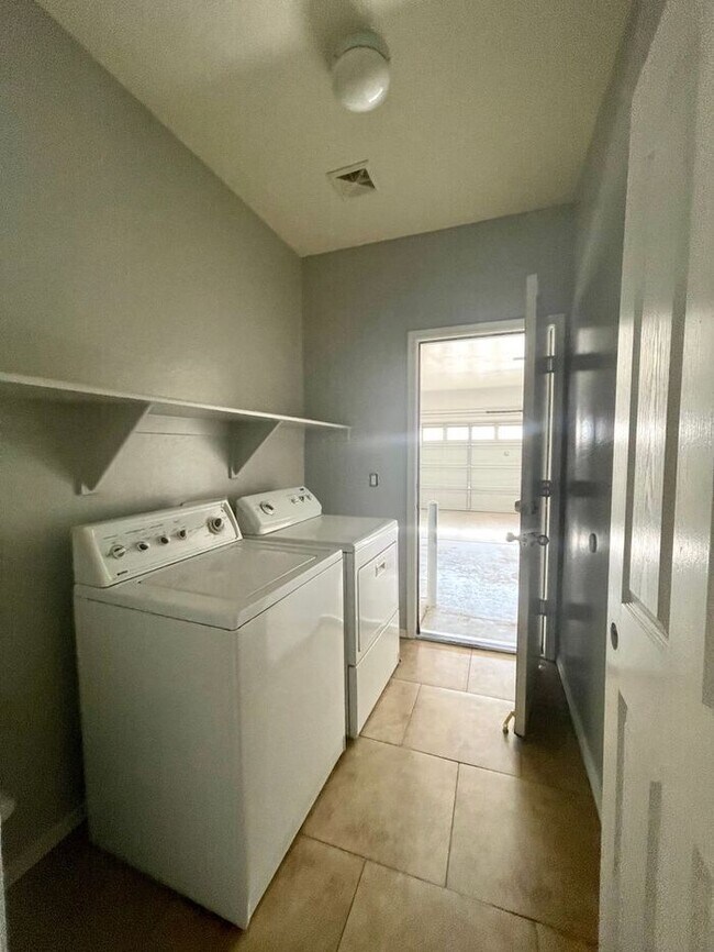 Building Photo - COMING SOON- Beautiful 2 Story Home, 5 Bed, 3 Bath in Gilbert, AZ