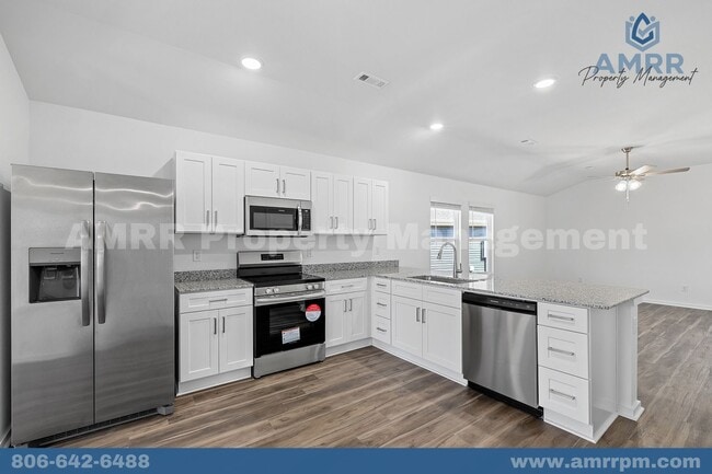 Building Photo - New Beginnings Start At AMRR: 4 bedroom in Apple Crossing!