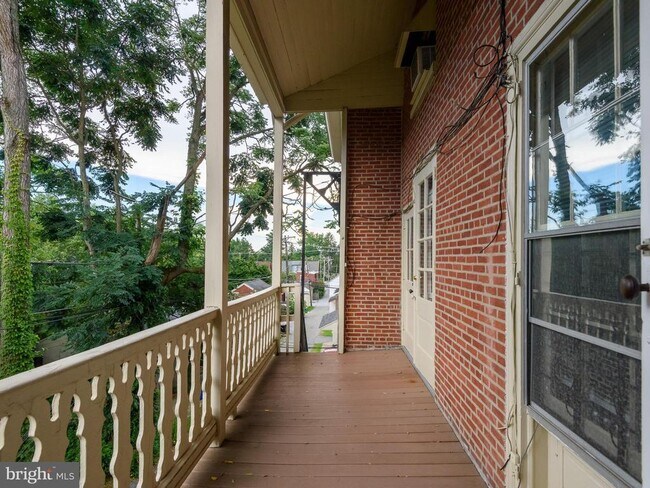 Building Photo - 318 N Matlack St