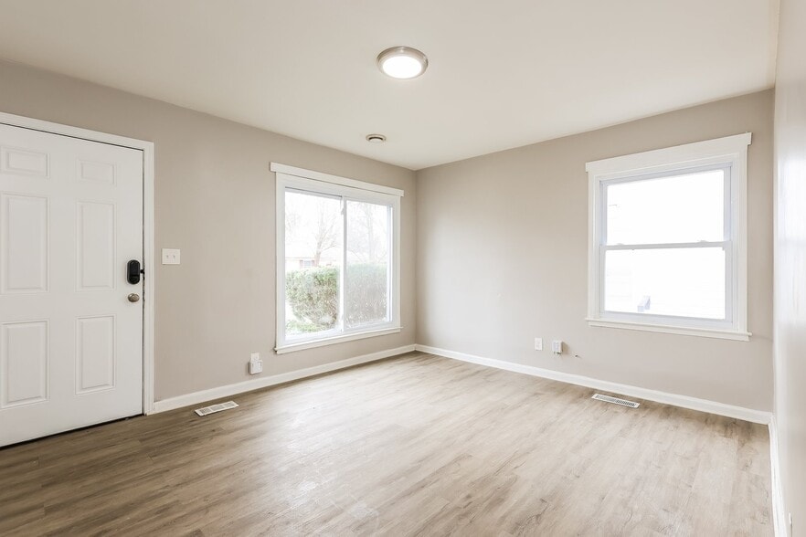 Building Photo - 1695 Moorhouse St