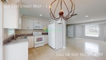 Building Photo - 619 21st St W
