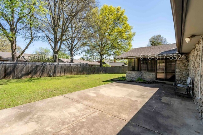 Building Photo - 3 Bed | 2 Bath in South Tulsa!