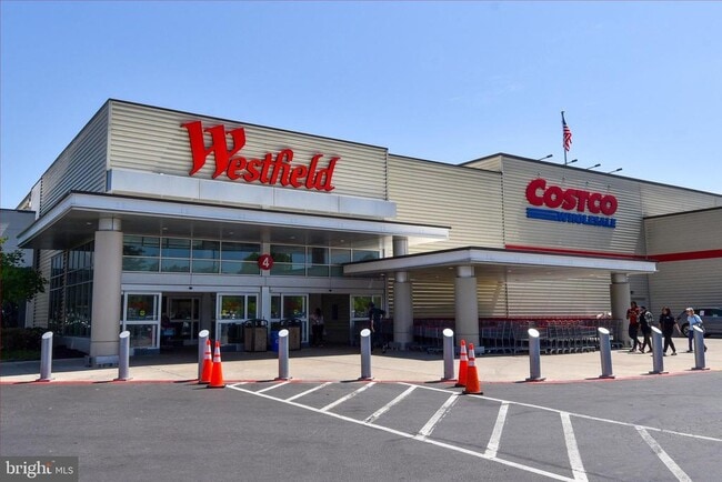 Building Photo - 11361 King George Dr