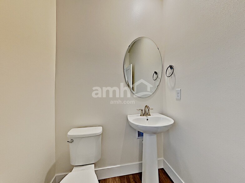 Building Photo - 3517 70th Dr NE