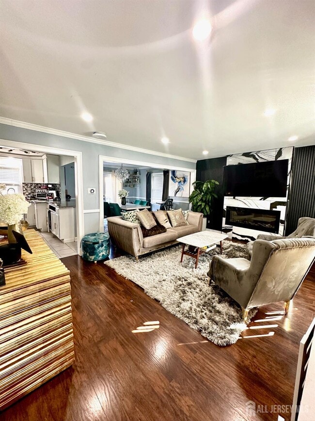 Building Photo - 985 Arnet Ave