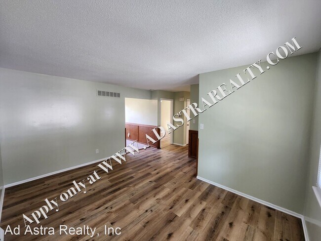 Building Photo - 2 br, 1.5 bath House - 3014 N 155th Ter.,